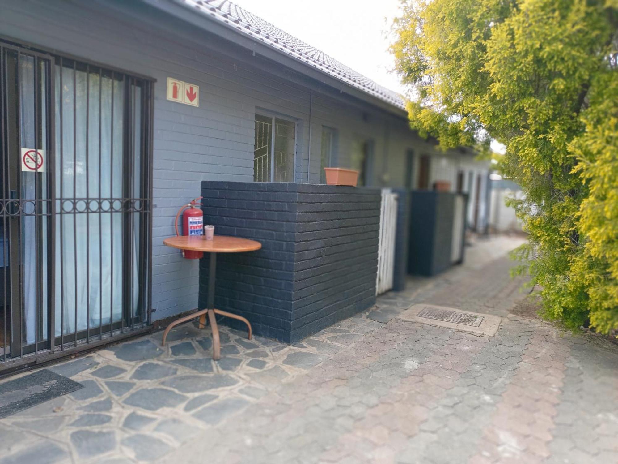 21 On Coetzee Pensión Bloemfontein Exterior foto